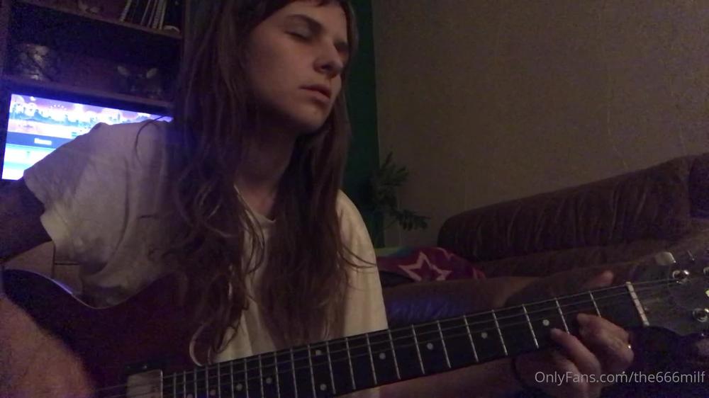 parisbush 101403627 apparently my feed is completely pg today i get a lot of questions if i m a musician and yes i amwas. i was a pretty wild musician when i was 15 18 years old and traveled the count