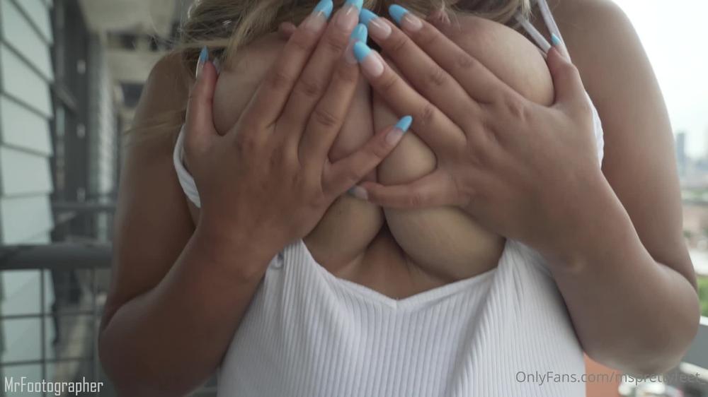 msprettyfeet_ 01 09 2021 2208939100 Oily Tits on a nyc balcony Do yâall like public titty videos