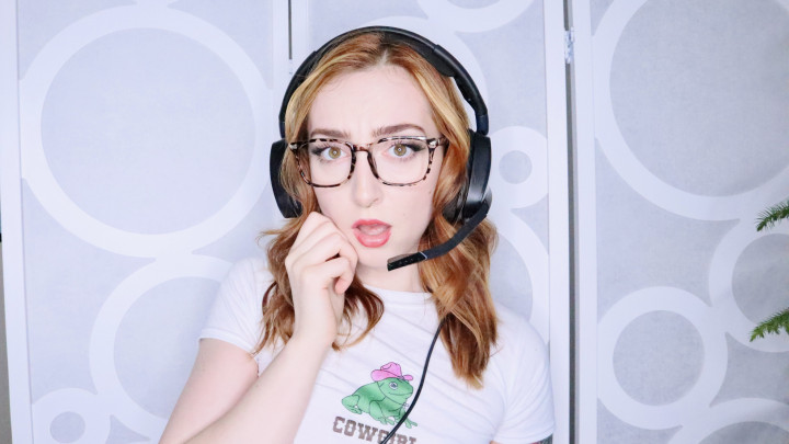 Gamer Girl Loses Bet - January 05, 2022