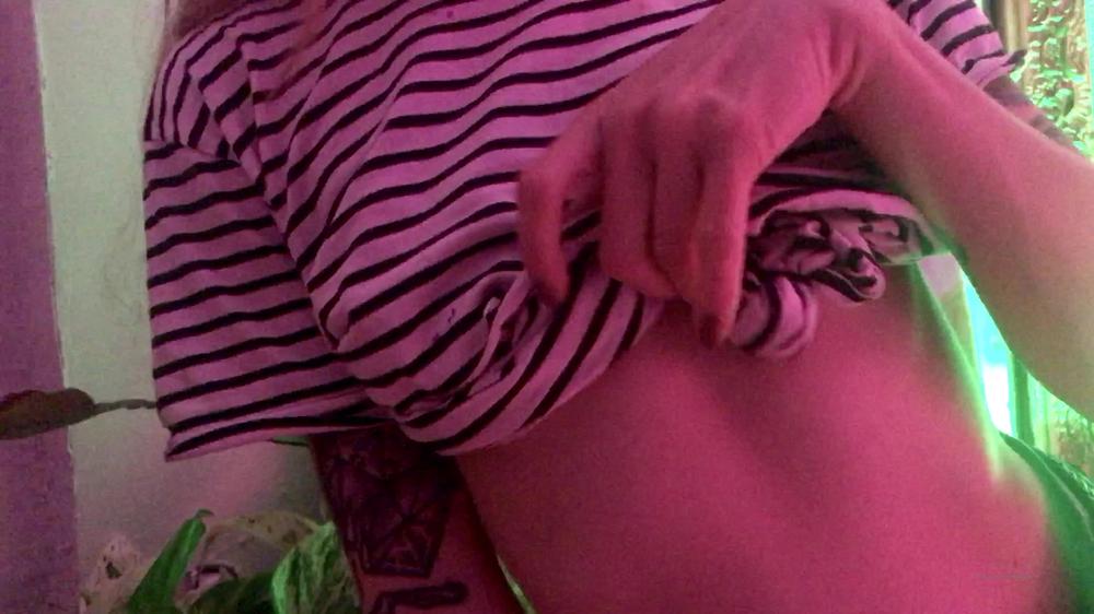 littlehollybeth 02 03 2020 165886734 play with my cute tits