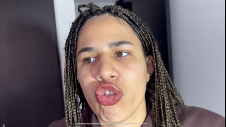 do you think i have big lips - April 26, 2023