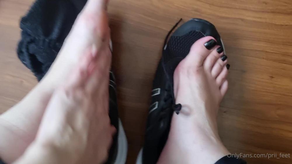prii feet 02 08 2023 2964515710 after the gym hot and sweaty feet. imagine the smell and softness of my soles depois