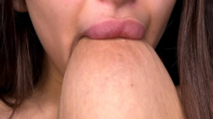 Saggy Tit Sucked no hands - June 30, 2022