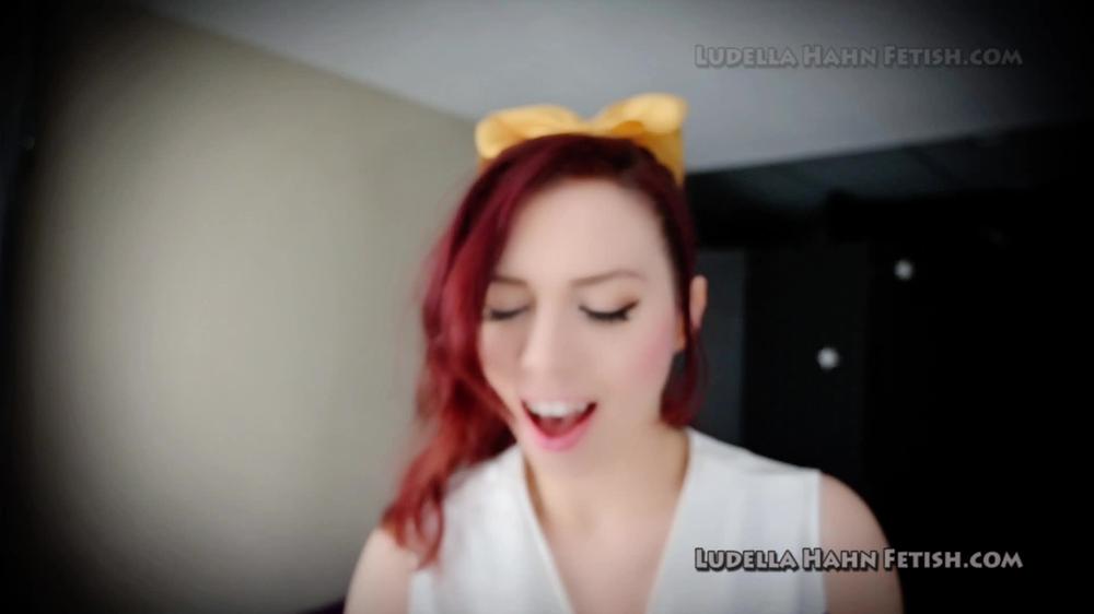 Nessie the Bully Girl - Your Bo Queen - Sweaty Cheerleader Nessie Makes You Smell Her Sweaty Feet, Socks, Sneakers, Booty, And Armpits - Hd Mp4 1080P
