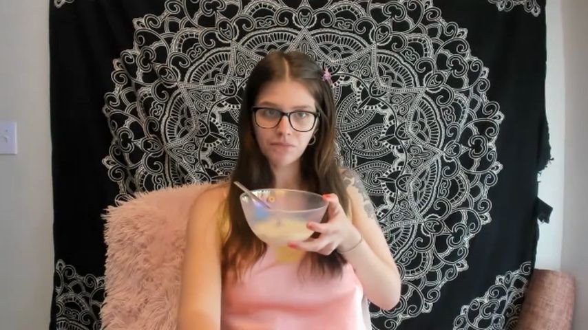 Meganholly00 Cereal Mukbang