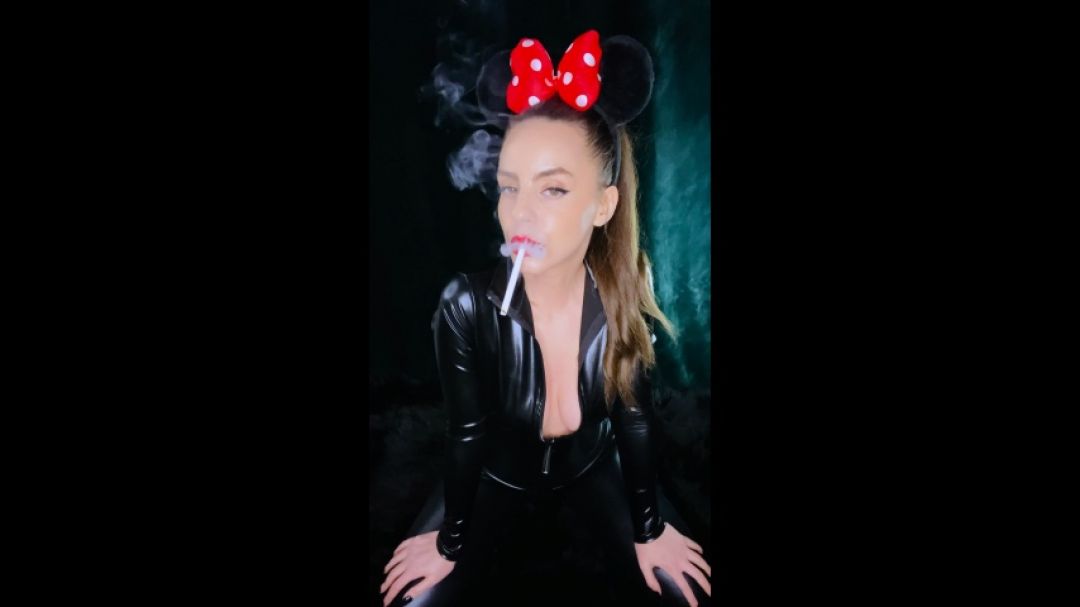 Smoking Minnie