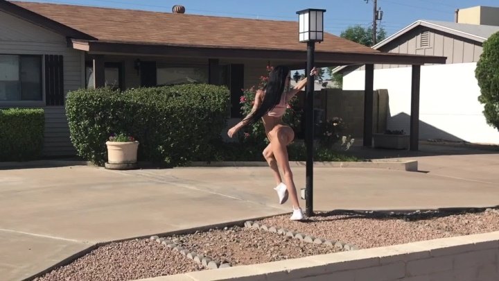 Kimberveilsaz First Outdoor Nude Walk Down Street