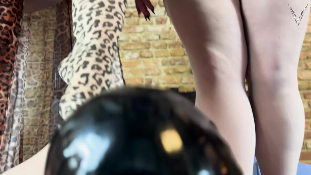 CatastroV - Two sadistic curvy Dommes facesitting