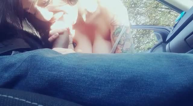 jaidenwest6669 01 11 2018 15475139 Sucking his D in the car while a passer by seems to enjoy watching