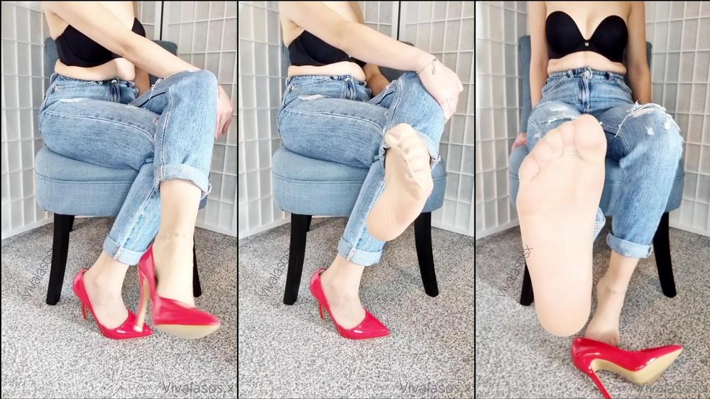 vivalasosx 264089833 2022 02 02 i feel so powerful with these red heels on do you like the way i dangle it baby can you fight the 1