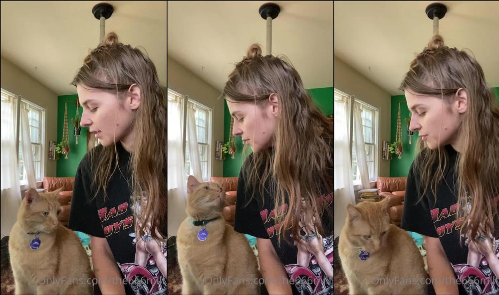 parisbush 153066766 very unsexy but very cute clip of my cat who loves it when i play piano 