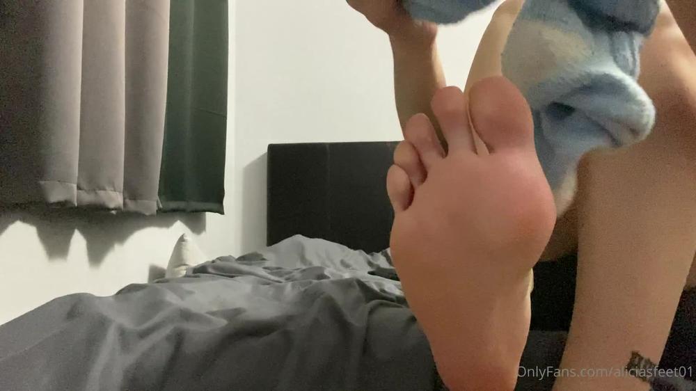 goddessalicia01 16 12 2021 2303522784 Peak a boo