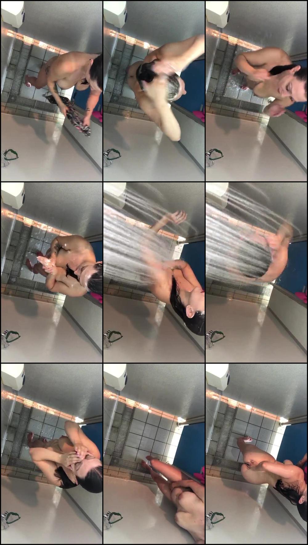 Pussy Play in Public Shower