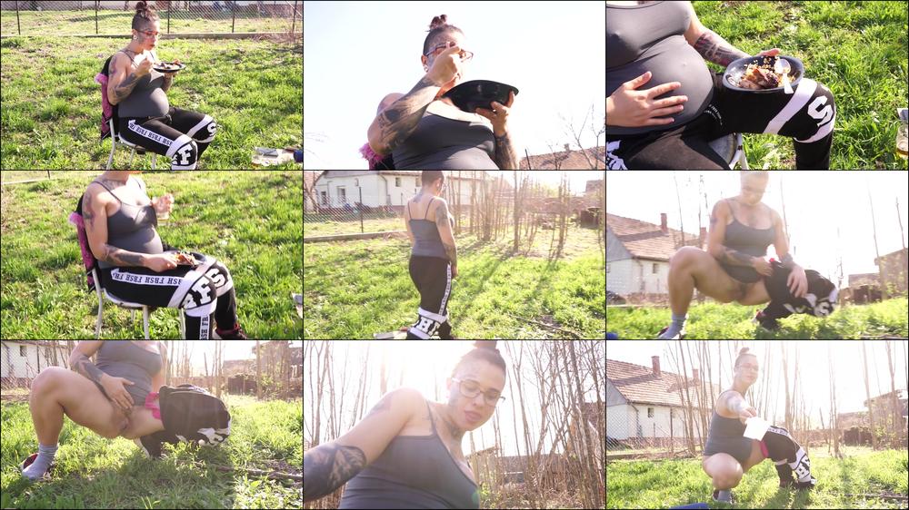 Gymbabe Pee In The Garden Front Of My Neighbors