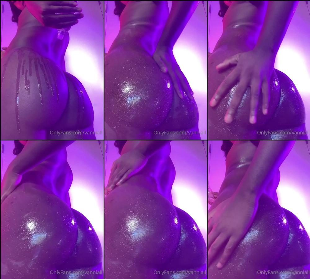 vanniall 01 09 2020 757437496 Was playing around with lights earlier and was starstruck with how beautiful a good oily b