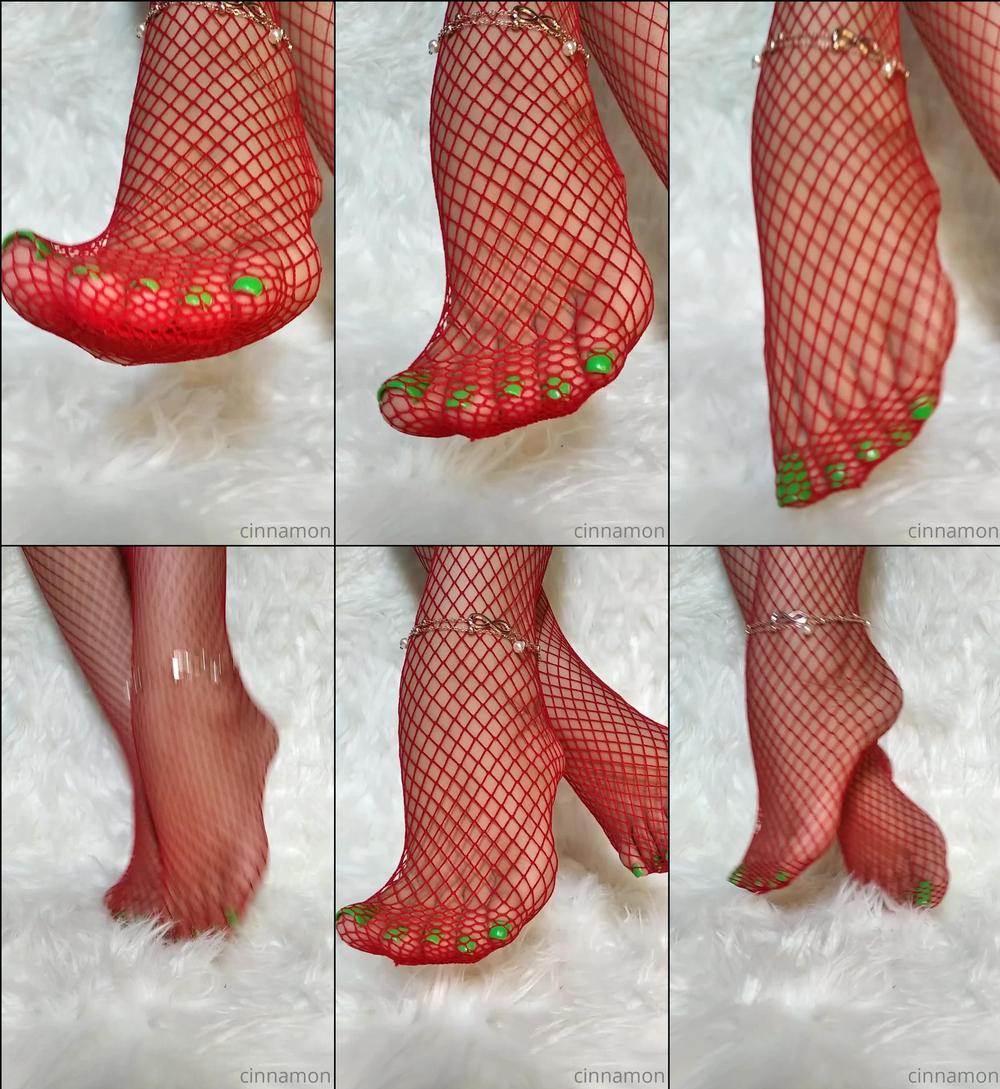 cinnamonfeet2 02 11 2020 1181917594 Wearing red fishnets 