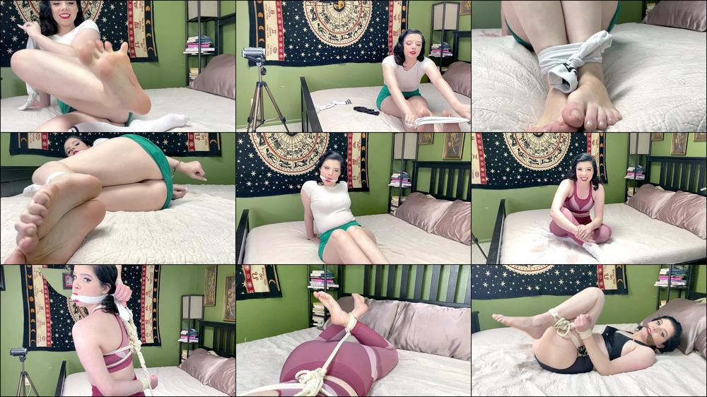 Cam Girl Wants to be Tied Up