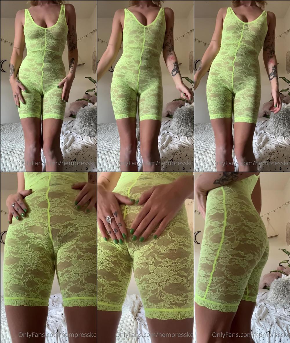 hempresskc 279859592 2022 03 13 my fat pussy making an appearance i love my camel toe like this if you re a fan of camel toes 