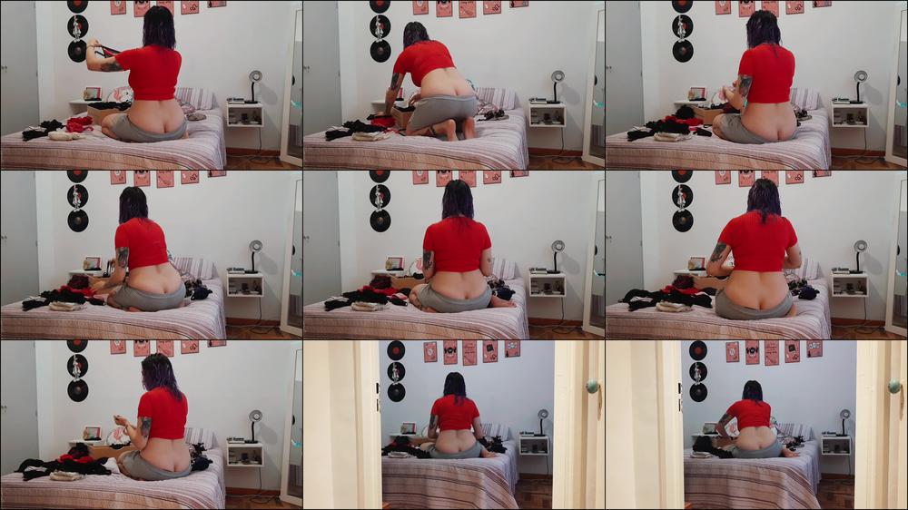 Spying on mommy's buttcrack while she organizes lingerie