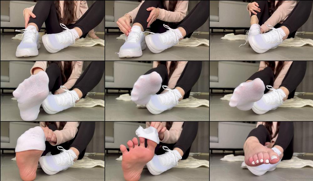 myla.feet 05 02 2023 2765471738 Why did i never shared this perfect sock reveal on here   Im sharing it now anyway.. 