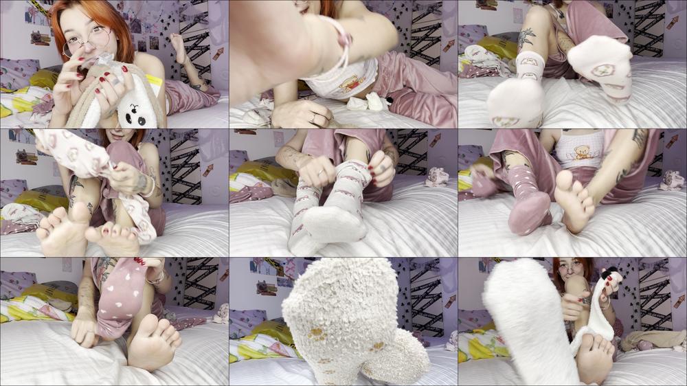 4K CUTE SOCKS ON SMALL FEET TEASE