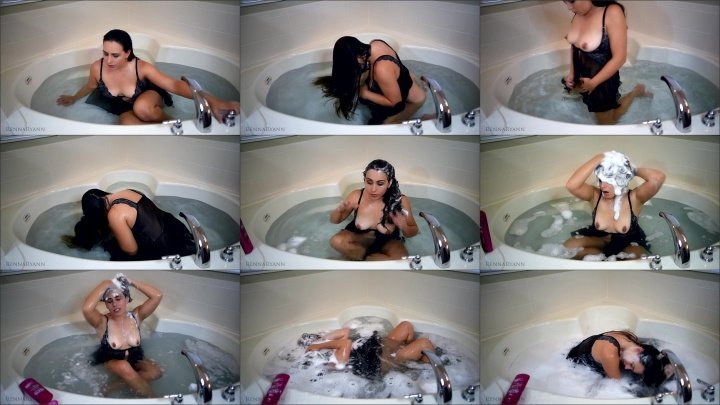 Renna Ryann 25 Mins Of Hairwashing And Dunking