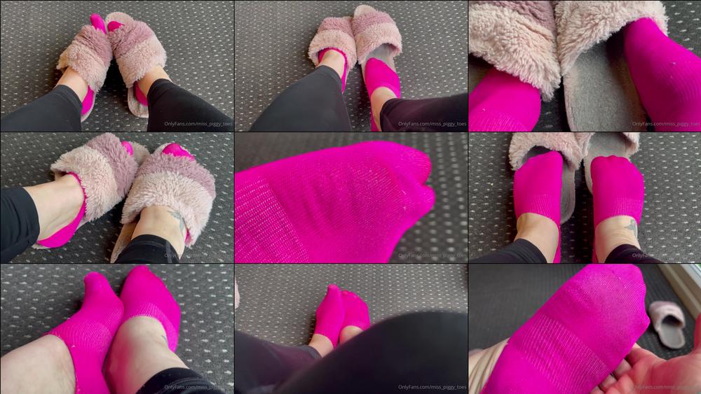 miss piggy toes 126299385 2021 03 23 why don t you cum rub my feet please i m offering them to you what happens next 
