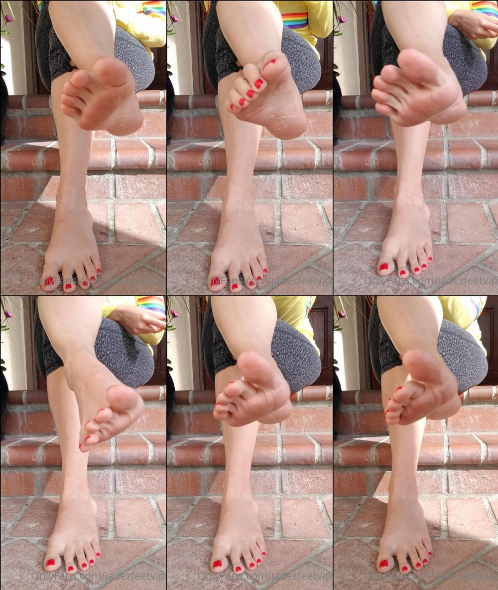 jadezfeetplus 122244188 taking a break. enjoy the barefoot view.