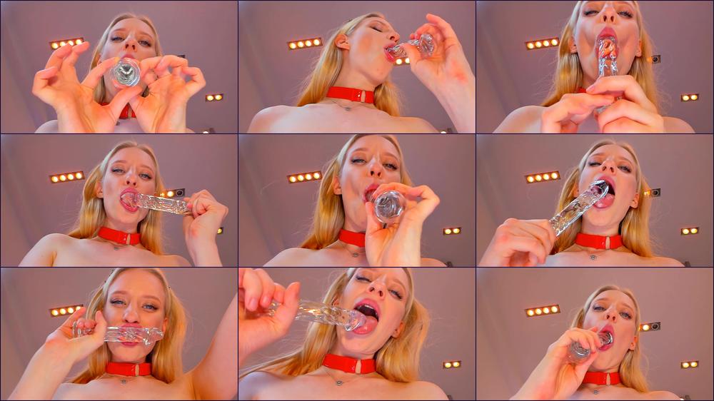 Red queen sucking glass cock - January 21, 2022