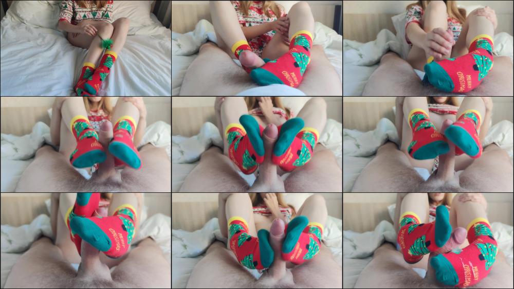 Paula SockGirl - Christmas Sockjob