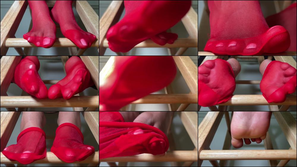 Ebony Removes Red Nylons On A Stool