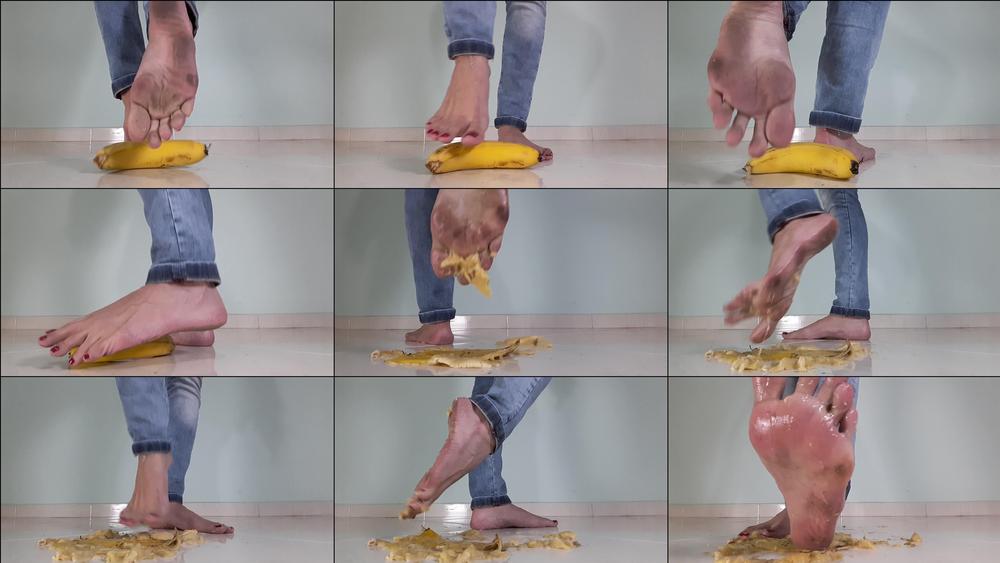 lolitafeet 01 11 2018 3635614 My dirty soles crushed the banana. Mercilessly   5 min