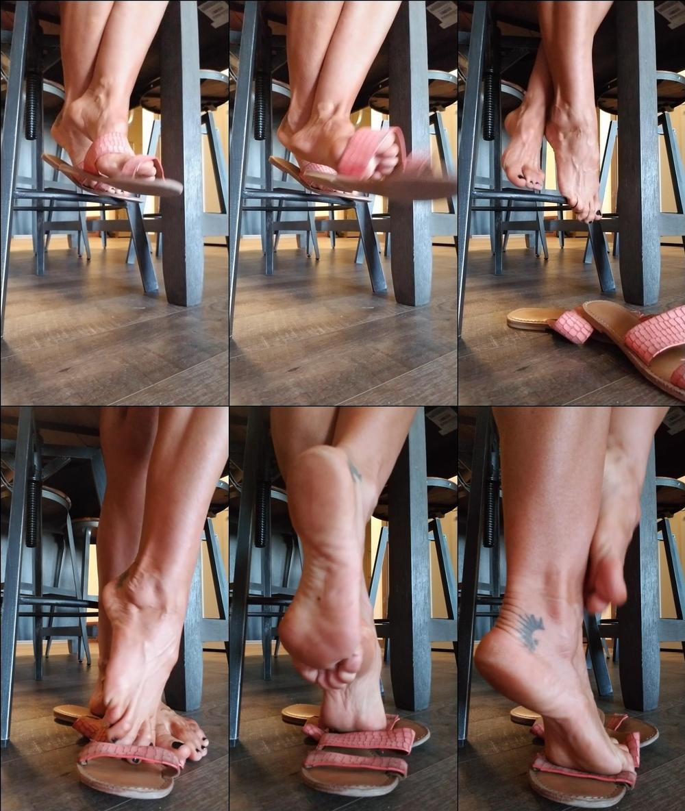 zephianna 22 01 2020 19632658 Stinky sandal feet