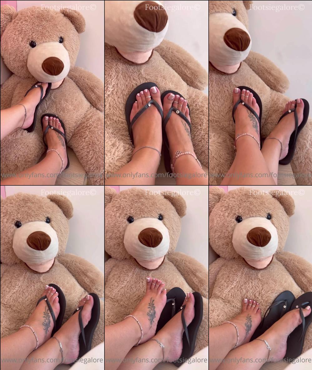 footsiegalore 01 09 2022 2579033717 Went to the cutest cafÃ©, had a coffee with a big hunky teddy bear and got a little carrie