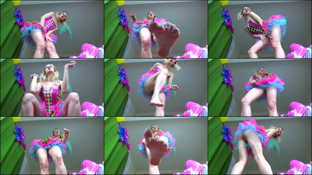 Under CIRCUS GIANTESS