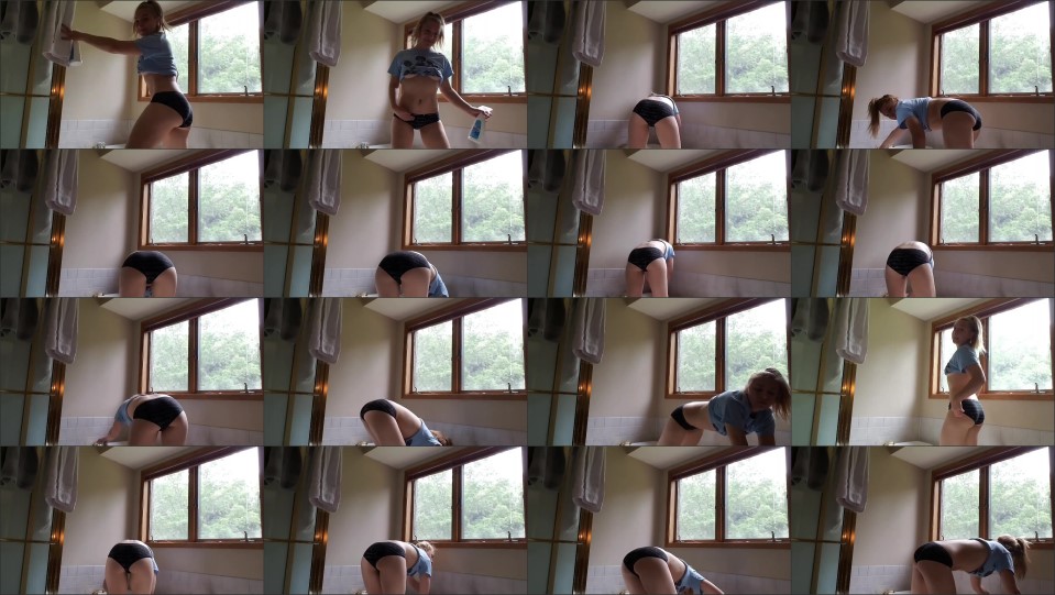 Clair Elizabeth Cleaning My Bathtub Time Lapse