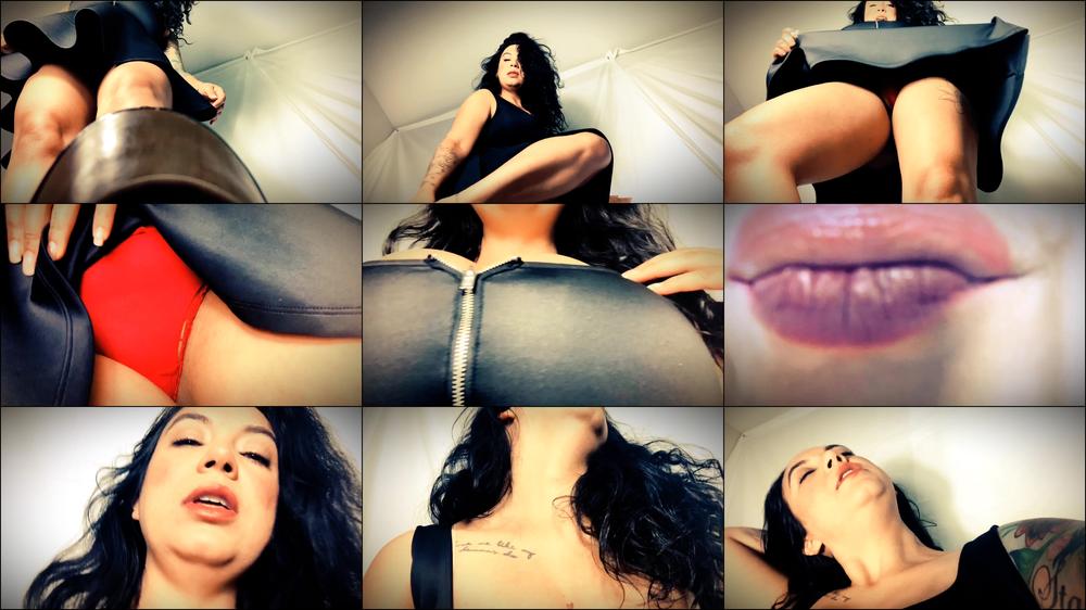 Bored Giantess