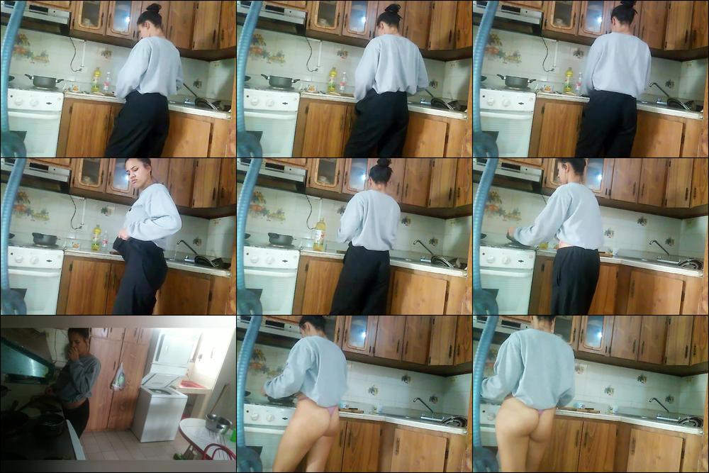 Embarrasment, pantsing on the kitchen - December 31, 2020