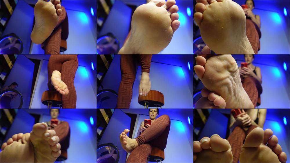 Goddess Anitta - Dirty feet ignoring session