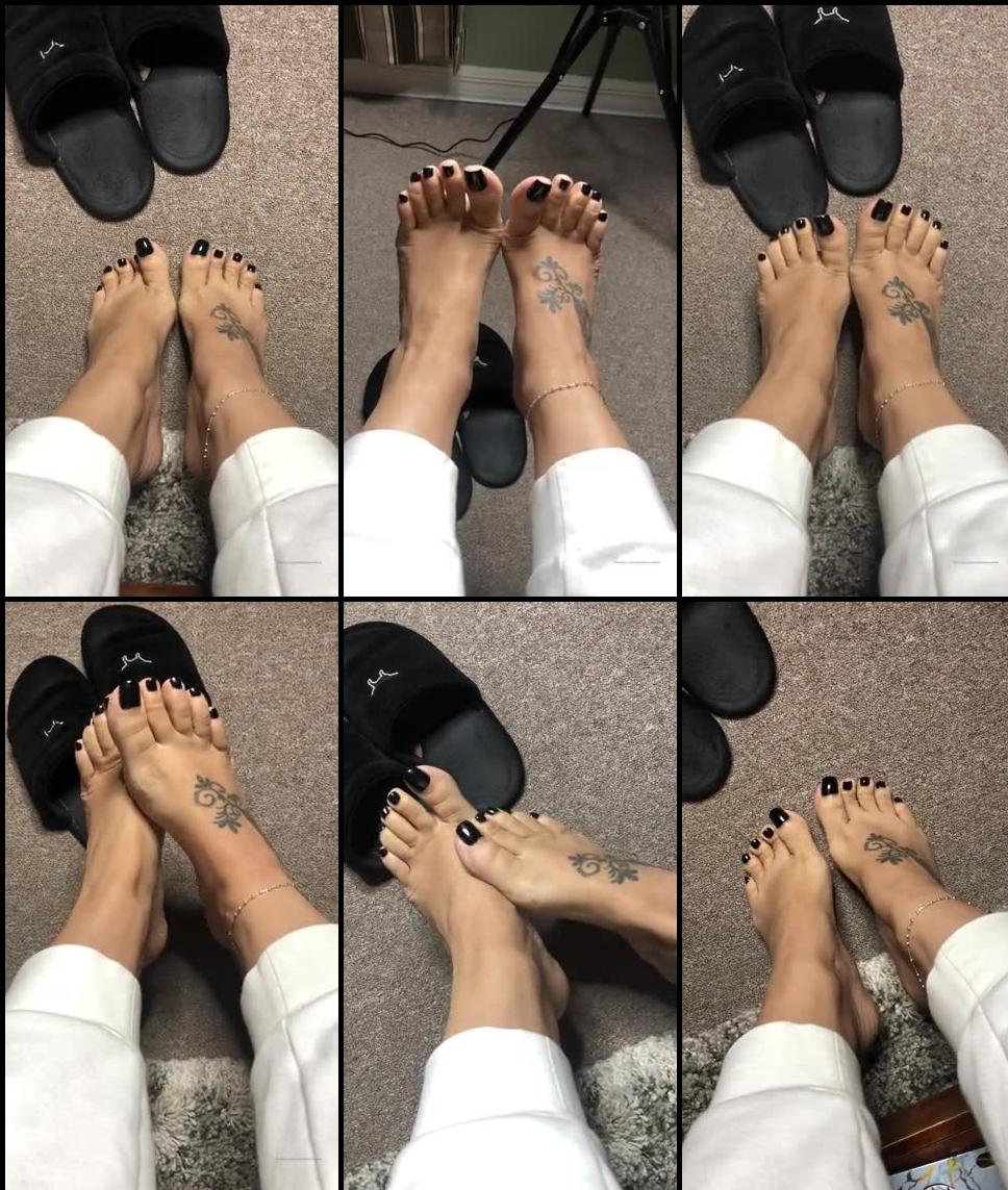 deedeericanfeet 03 02 2020 140997255 This was random hahahah   But look at these fatty toes thou  