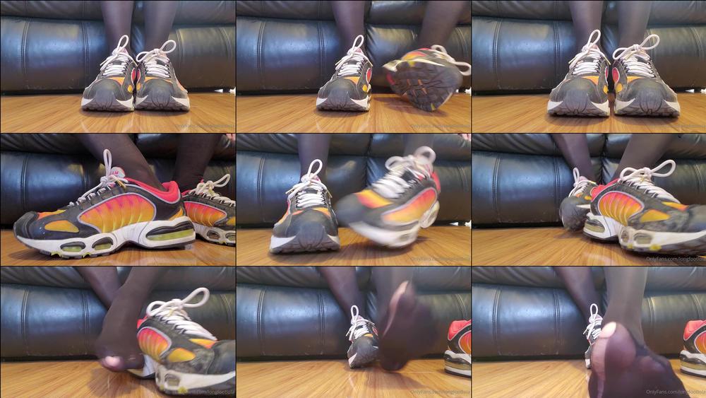 longfootlola 03 02 2022 2341951190 Taking off my shoes after a long jog. My feet were pretty stinky here. Who wants a smell