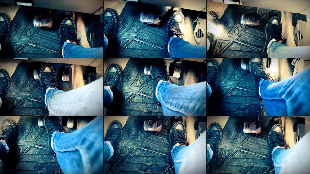 Playing with myself while pedal pumping