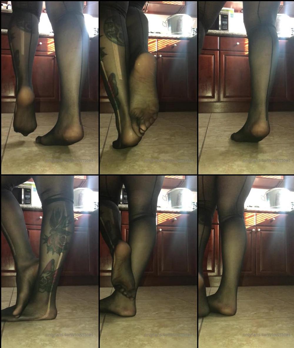 loestoes 05 01 2019 19231779 Nylons, who can resist