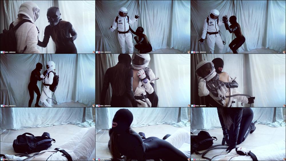 Breath Play: Alien Seduces Astronaut