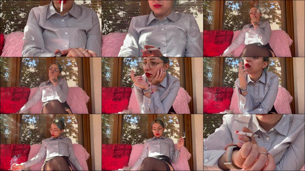 RED LIPS SMOKING