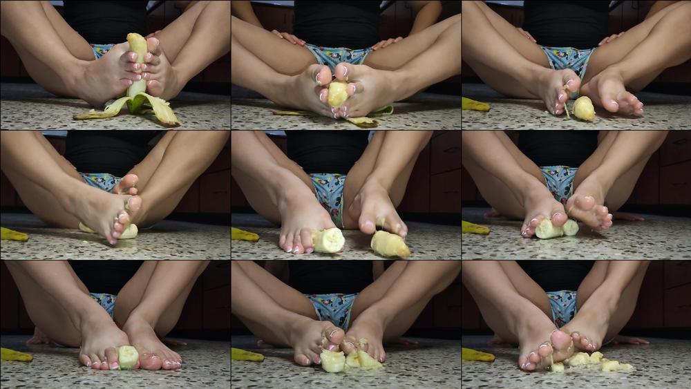 lizanfeet 01 05 2022 2441578367 I love bananas ,I love how soft it feels on my feet, I like to squish it while I think abo