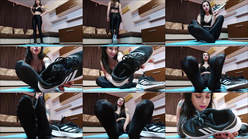 Sweaty sneakers and foot domination - December 05, 2020