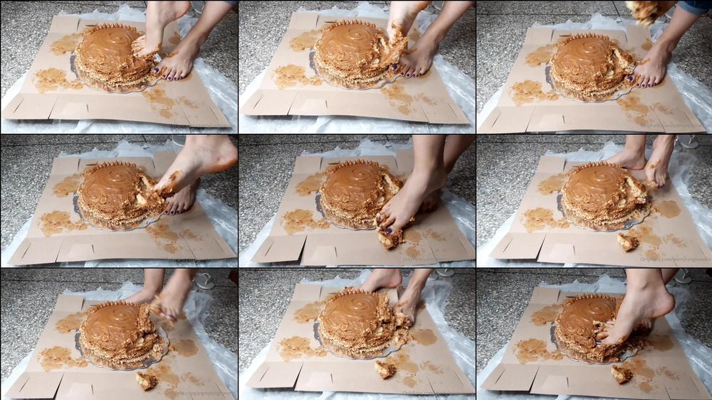 prettylongtoessss 31 03 2021 2069561173 Crushing cake
