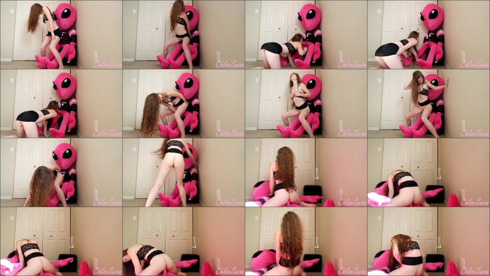 ChloeSwan Play Time With Mrpinky
