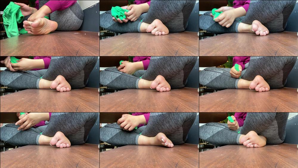 turkishsoles 30 11 2019 15272806 My_Waiter_caught_me_taking_a_video_of_my_feet